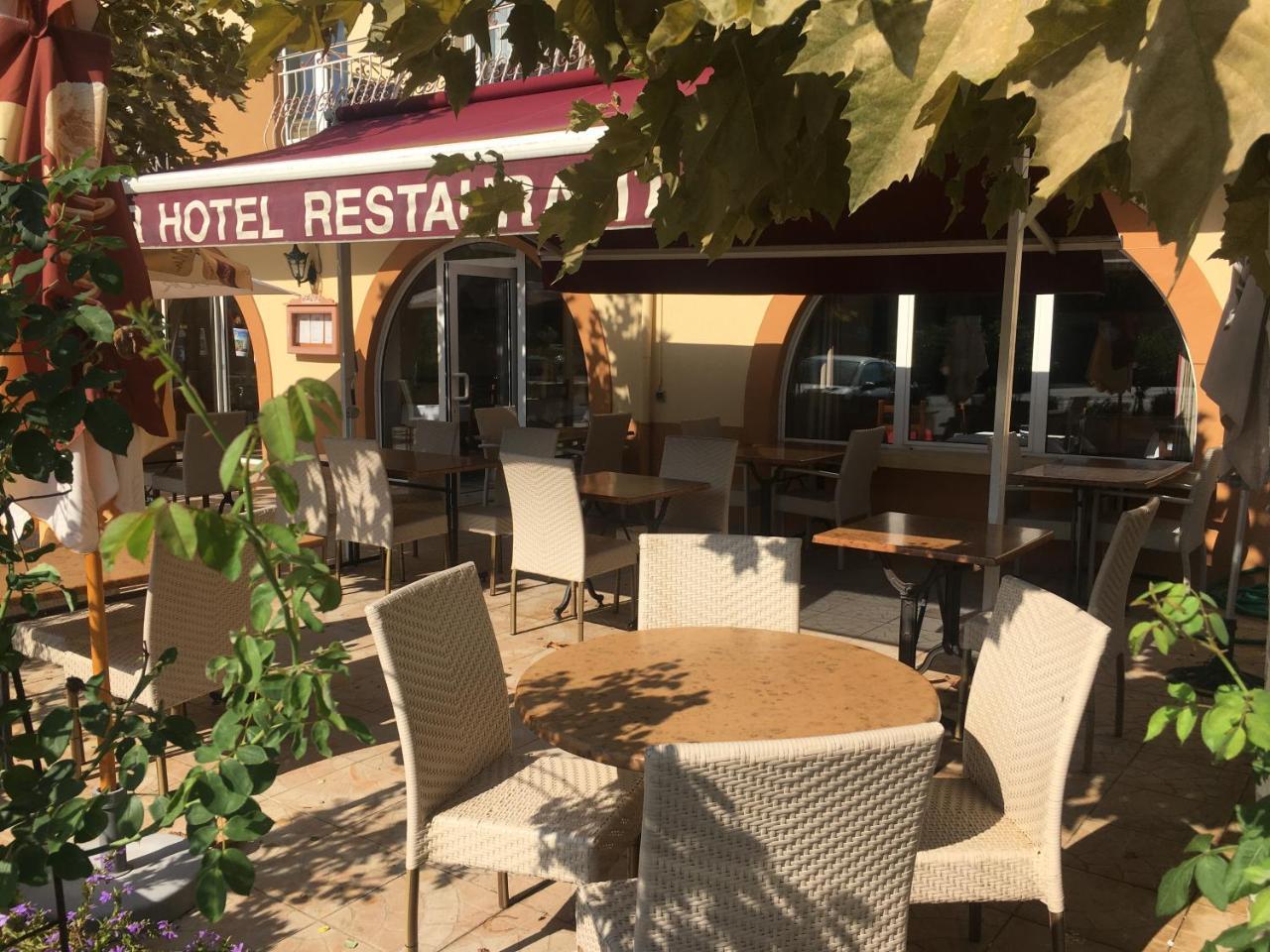 Hotel Hotel-restaurant Le Commerce 2*